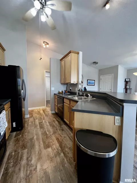 1056 Willow Dr, Macomb, IL 61455 photo 11