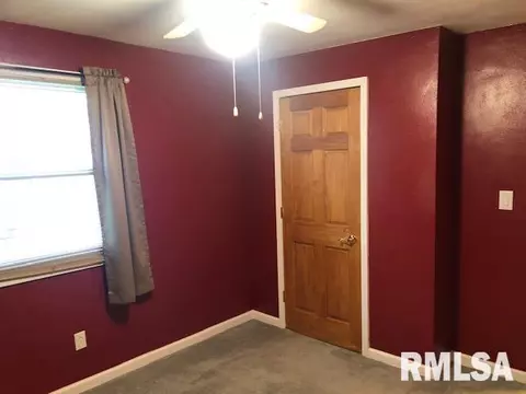 820 E Myrtle St, Canton, IL 61520 photo 17