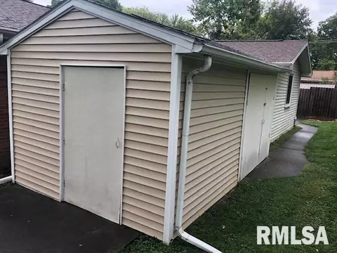 820 E Myrtle St, Canton, IL 61520 photo 27