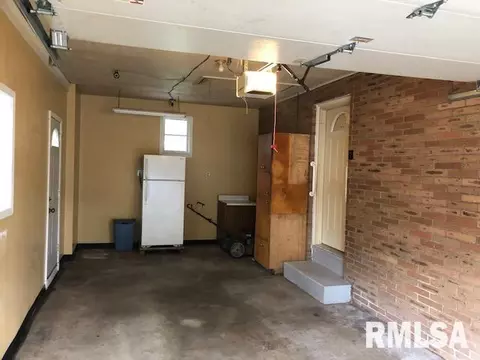 820 E Myrtle St, Canton, IL 61520 photo 22