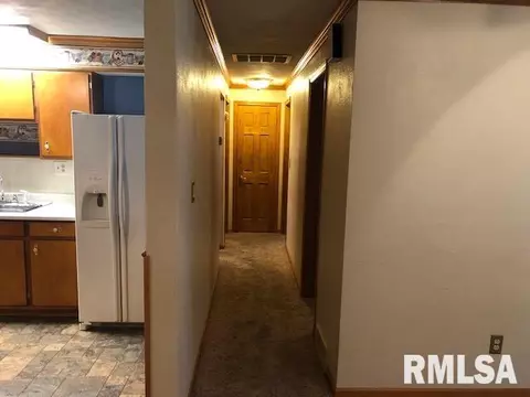 820 E Myrtle St, Canton, IL 61520 photo 11