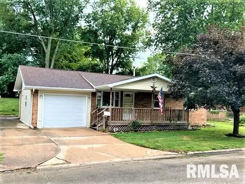820 E Myrtle St, Canton, IL 61520 photo 1