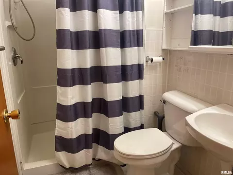 827 W Chase St, Macomb, IL 61455 photo 8