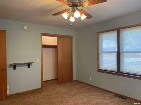 827 W Chase St, Macomb, IL 61455 photo 5