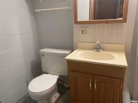 827 W Chase St, Macomb, IL 61455 photo 11