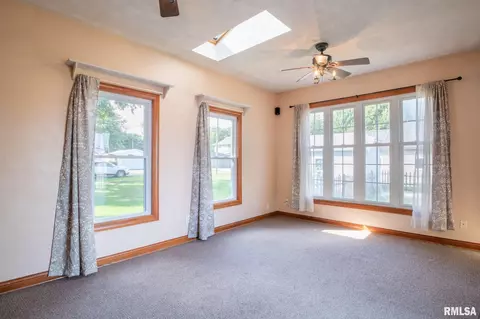 310 S Cedar St, Delavan, IL 61734 photo 7