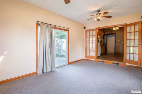 310 S Cedar St, Delavan, IL 61734 photo 10