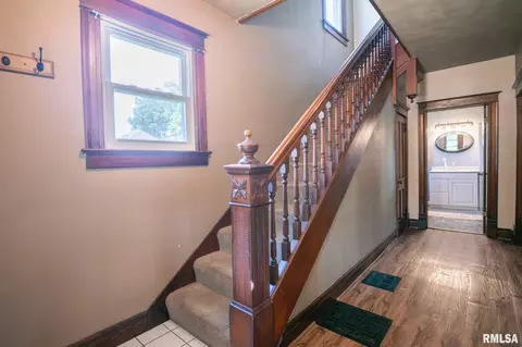 310 S Cedar St, Delavan, IL 61734 photo 6
