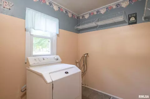 310 S Cedar St, Delavan, IL 61734 photo 23