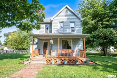 310 S Cedar St, Delavan, IL 61734 photo 1