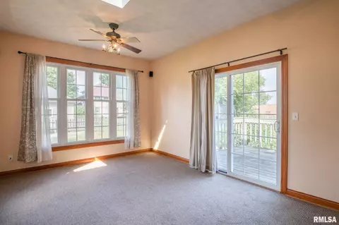 310 S Cedar St, Delavan, IL 61734 photo 9