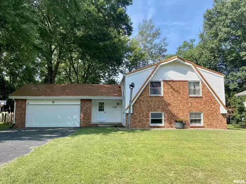 130 Doe Run St, Macomb, IL 61455 photo 2