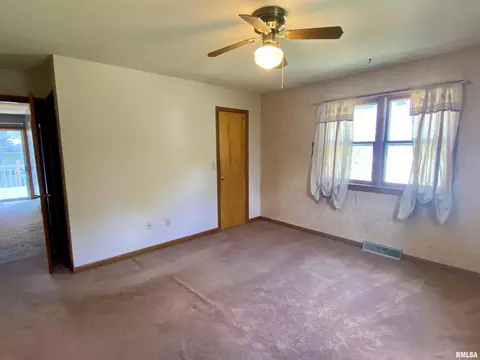 130 Doe Run St, Macomb, IL 61455 photo 27