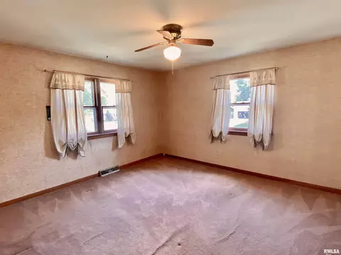 130 Doe Run St, Macomb, IL 61455 photo 28