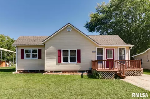 818 S Cedar St, Delavan, IL 61734 photo 1