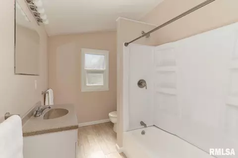818 S Cedar St, Delavan, IL 61734 photo 18