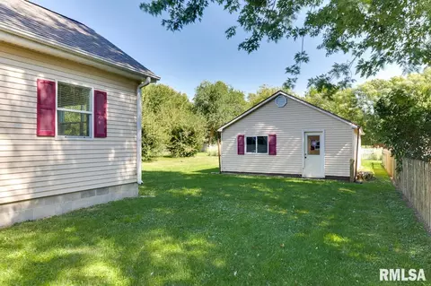 818 S Cedar St, Delavan, IL 61734 photo 28