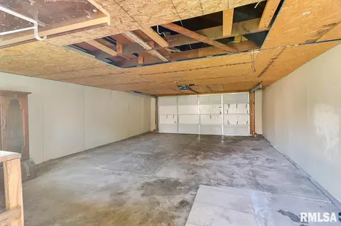 818 S Cedar St, Delavan, IL 61734 photo 32