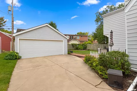 232 N Kickapoo Ter, Peoria, IL 61604 photo 4