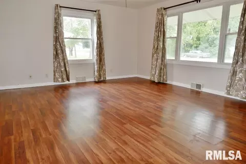105 Elm St, Dunlap, IL 61525 photo 4