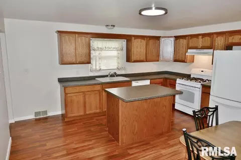 105 Elm St, Dunlap, IL 61525 photo 7