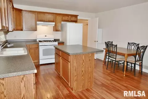 105 Elm St, Dunlap, IL 61525 photo 8