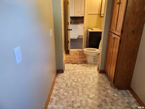 381 W Maple St, Canton, IL 61520 photo 27