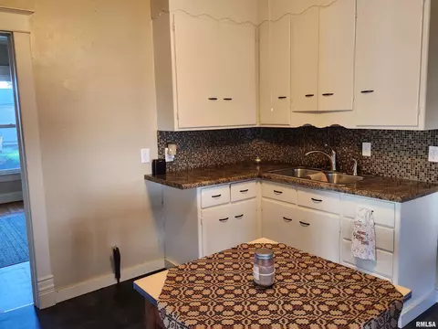 381 W Maple St, Canton, IL 61520 photo 23