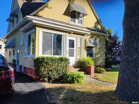 381 W Maple St, Canton, IL 61520 photo 1