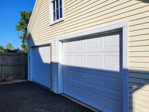 381 W Maple St, Canton, IL 61520 photo 5
