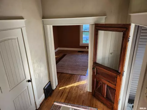 381 W Maple St, Canton, IL 61520 photo 41