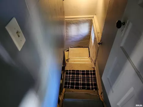 381 W Maple St, Canton, IL 61520 photo 30