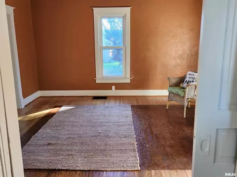 381 W Maple St, Canton, IL 61520 photo 13