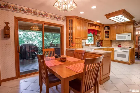 480 Oak Point Rd, Metamora, IL 61548 photo 9