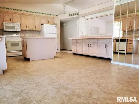 29870 E Manito Rd, Manito, IL 61546 photo 18