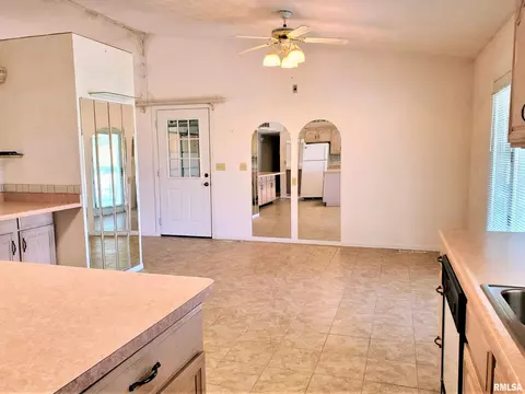 29870 E Manito Rd, Manito, IL 61546 photo 17