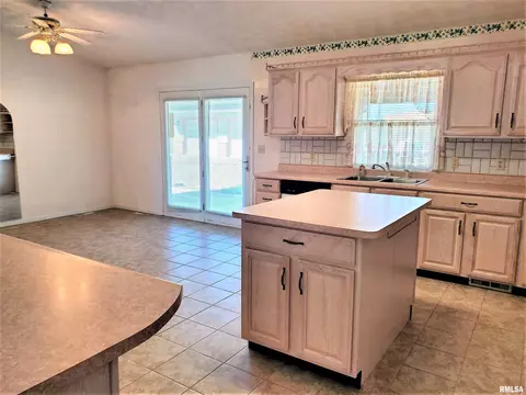 29870 E Manito Rd, Manito, IL 61546 photo 15