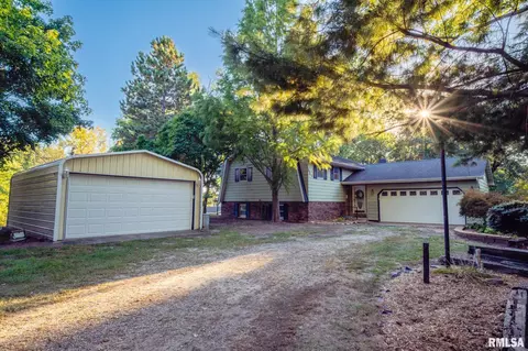 1611 Upper Spring Bay Rd, Metamora, IL 61548 photo 2