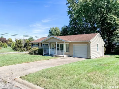 405 Summers Dr, Macomb, IL 61455 photo 1
