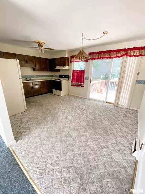 405 Summers Dr, Macomb, IL 61455 photo 5