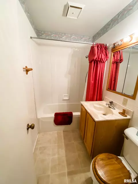 405 Summers Dr, Macomb, IL 61455 photo 10