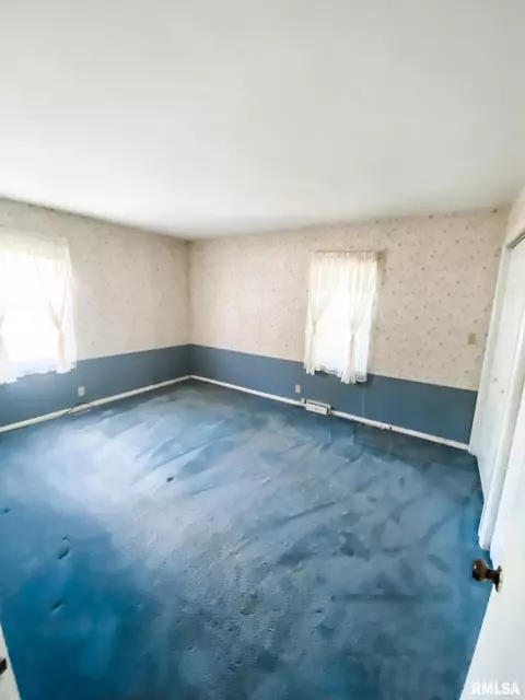 405 Summers Dr, Macomb, IL 61455 photo 7