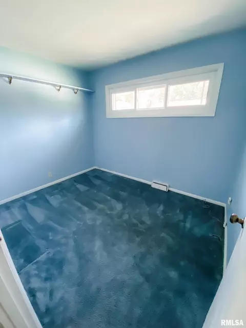 405 Summers Dr, Macomb, IL 61455 photo 8