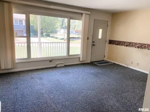 405 Summers Dr, Macomb, IL 61455 photo 4