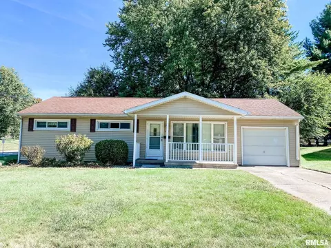 405 Summers Dr, Macomb, IL 61455 photo 2