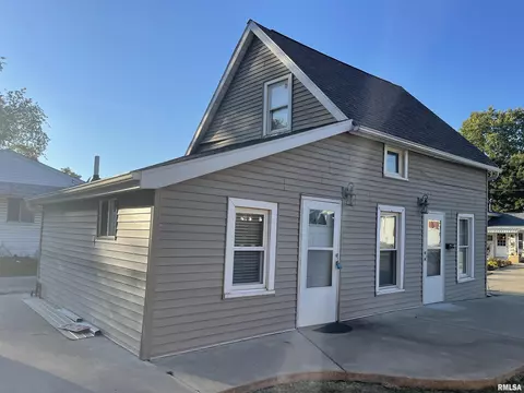 144 E Myrtle St, Canton, IL 61520 photo 3