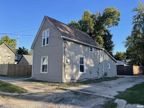 144 E Myrtle St, Canton, IL 61520 photo 11