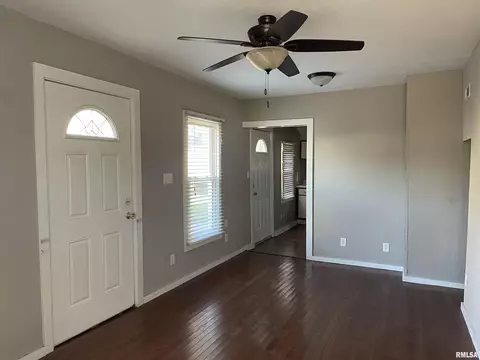144 E Myrtle St, Canton, IL 61520 photo 4