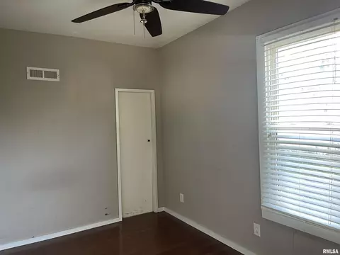 144 E Myrtle St, Canton, IL 61520 photo 7
