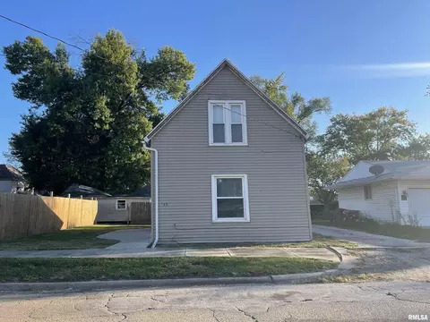144 E Myrtle St, Canton, IL 61520 photo 2